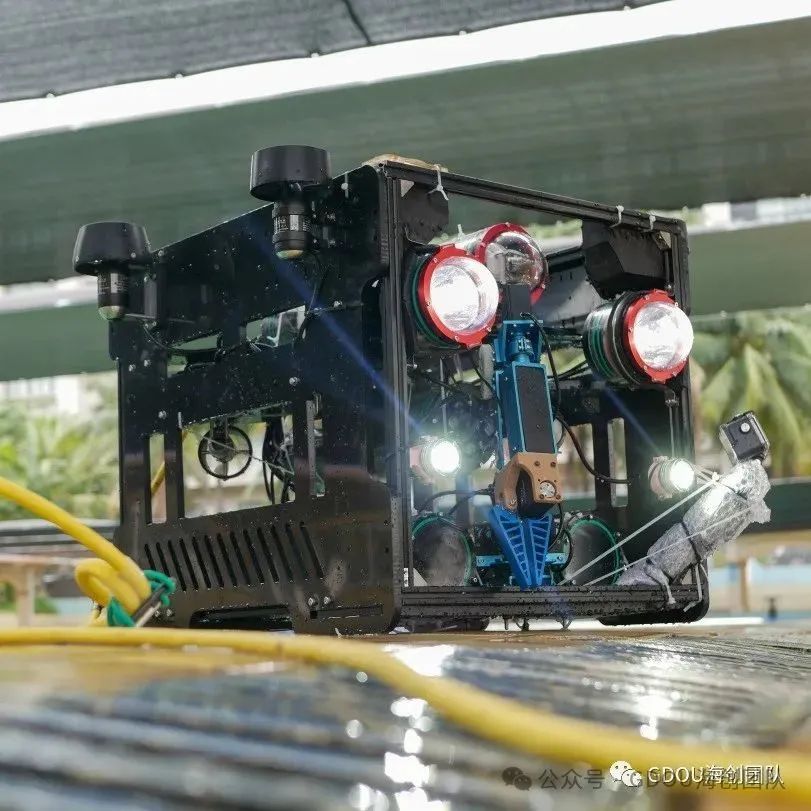 前端机器开发人员工资_前端机器开发人员招聘_前端开发机器人