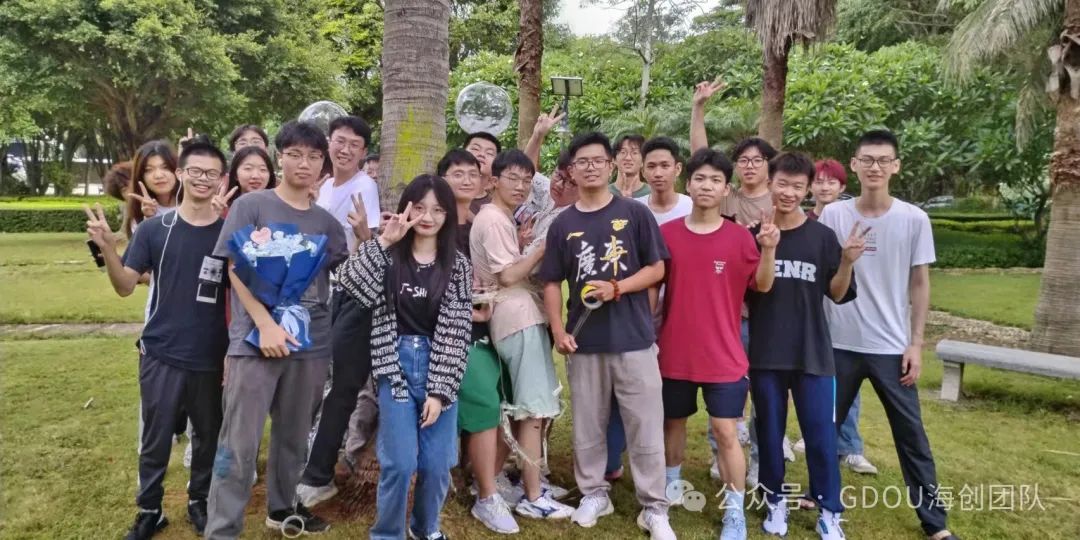 前端机器开发人员工资_前端机器开发人员招聘_前端开发机器人