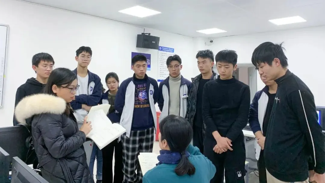 web前端开发自学_自学前端开发书籍有哪些_自学前端开发找不到工作