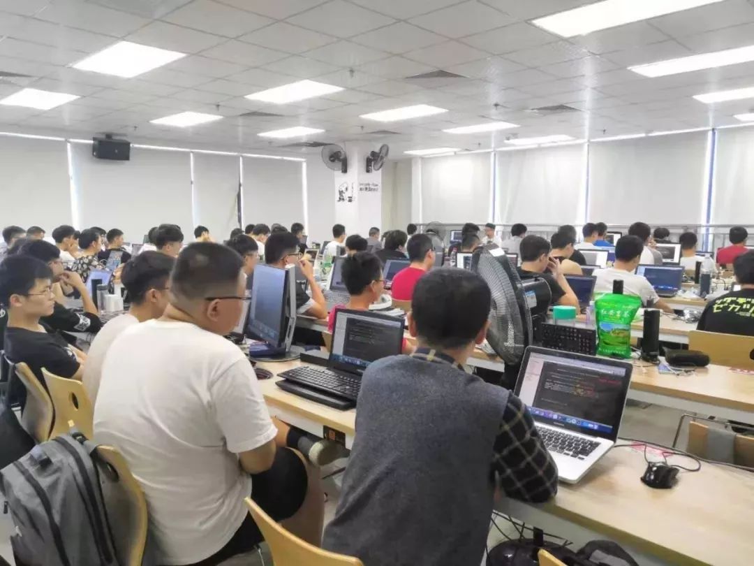 前端开发视频哪个好_2020前端视频_前端与移动开发 传智播客视频