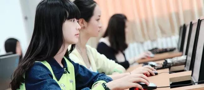 西译优质专业·成就学子梦想（本科：电子商务）-JieYingAI捷鹰AI