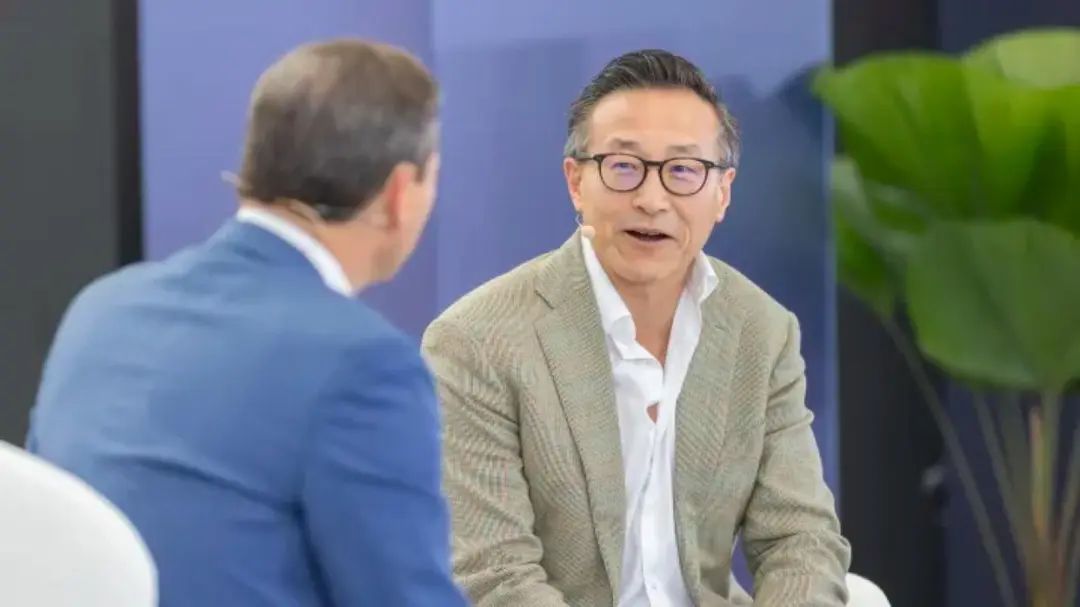 蔡崇信谈AI开源：技术普惠比竞争更重要，通义千问衍生模型超10万-JieYingAI捷鹰AI